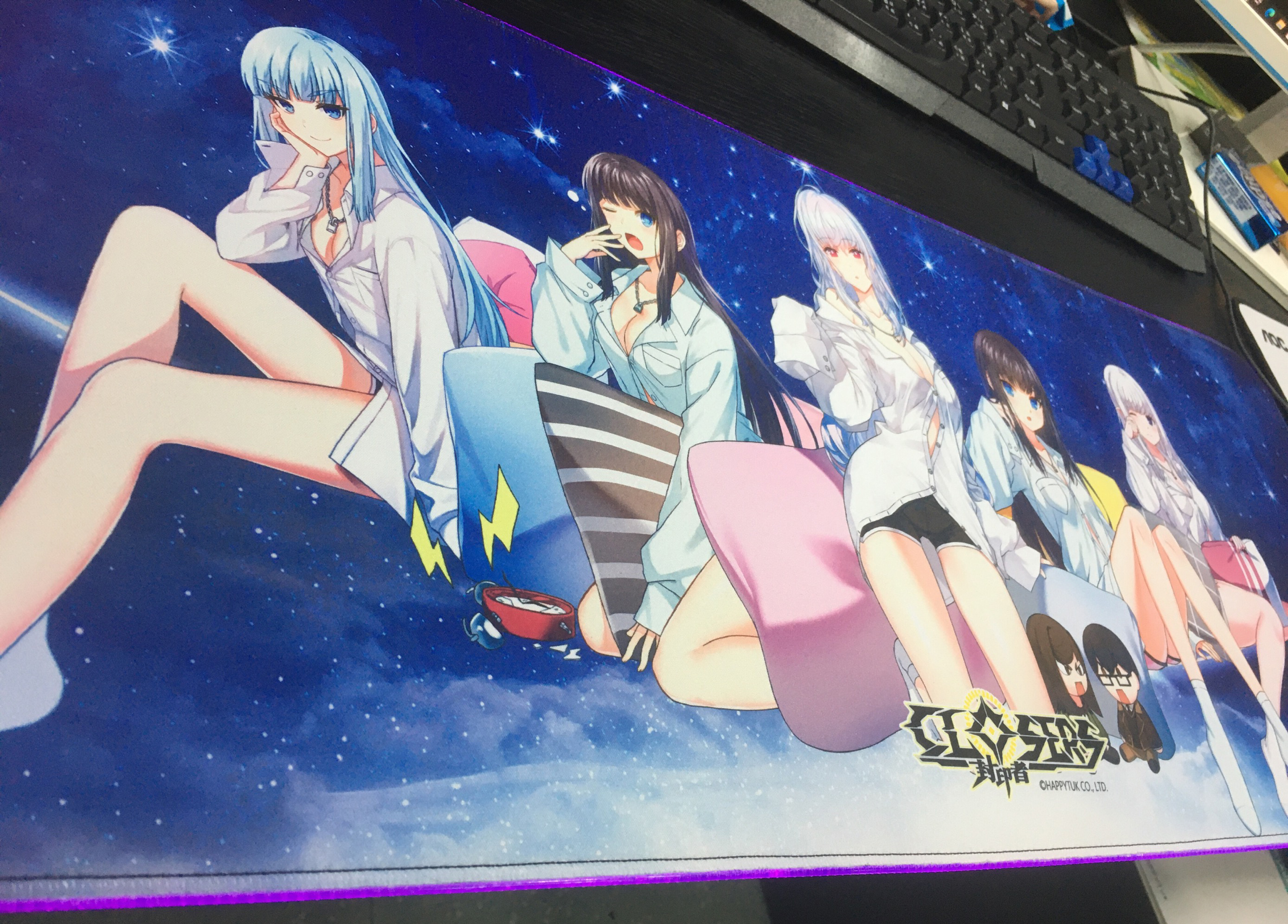 一張含有 坐, 女性, 男人, 桌 的圖片自動產生的描述